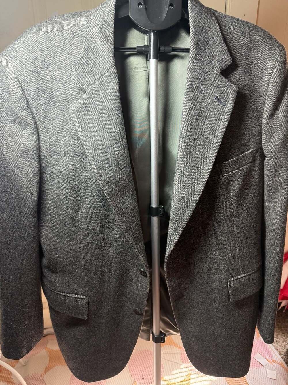 Charles Klein Gray Herringbone Tweed  100% Wool Two Button Sport Coat Blazer